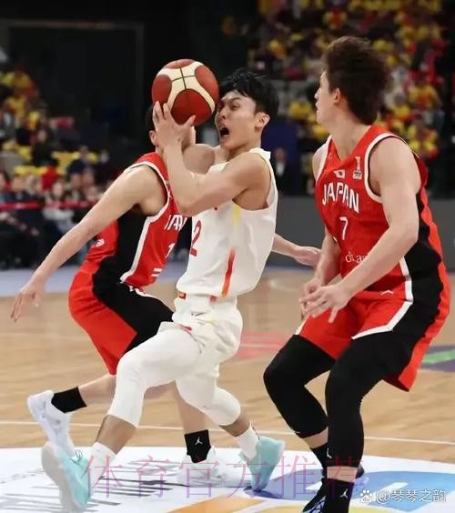 宋翔:徐杰不断展现自己的大心脏,是球迷喜欢他的重要原因 宋翔:徐杰不断展现自己的大心脏,是球迷喜欢他的重要原因